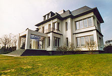 Haus, Wintergarten mit versenkbaren Scheiben